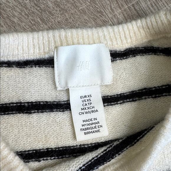 H&M Women’s Cream and Black Striped Knit Top - Picture 3 of 9
